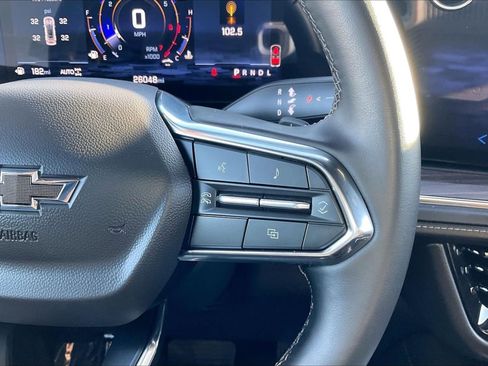 Used 2025 Chevrolet Suburban Z71 image 15