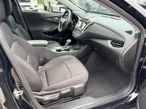 Used 2025 Chevrolet Malibu LT FWD image 24