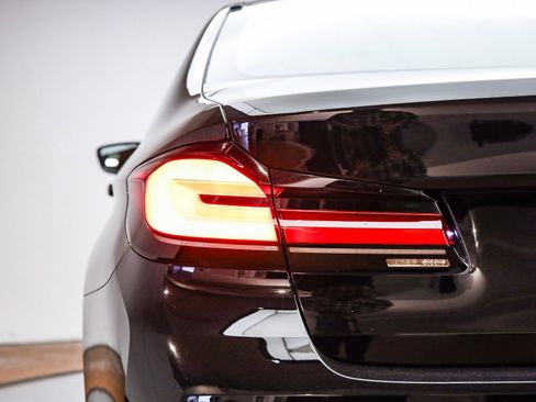 Certified 2023 BMW 530e w/ Convenience Package image 10
