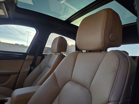 Used 2025 Porsche Macan image 21