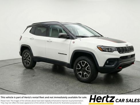 Used 2025 Jeep Compass Trailhawk image 1