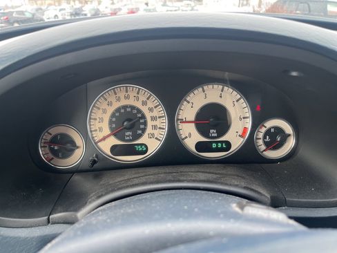 Used 2001 Chrysler Town & Country Limited image 19