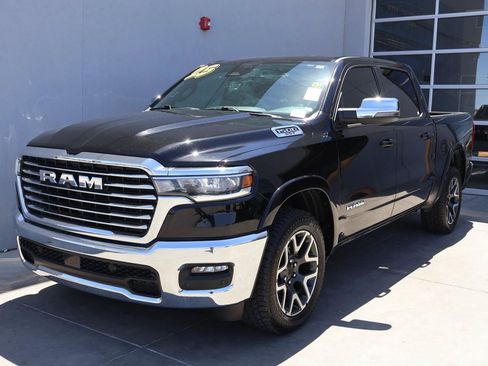 Used 2025 RAM 1500 Laramie AWD/4WD image 1