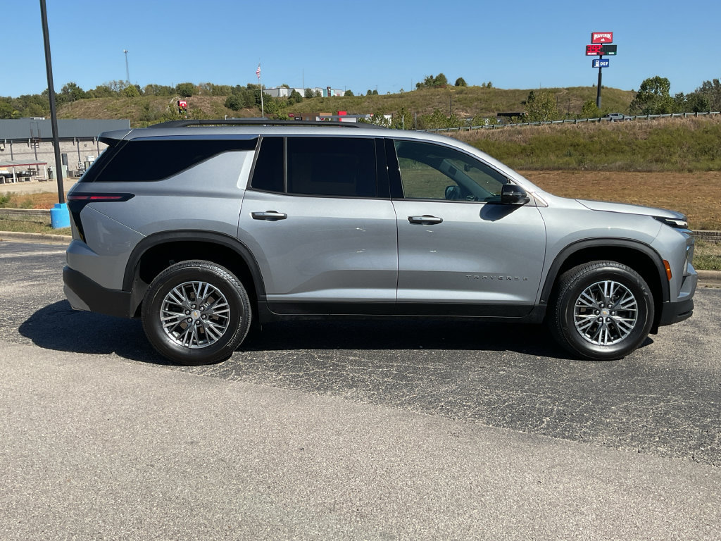 Used 2026 Chevrolet Traverse LT w/ Driver Confidence Package AWD/4WD image 9