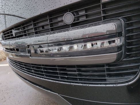 New 2026 Land Rover Range Rover Long Wheelbase SE image 10