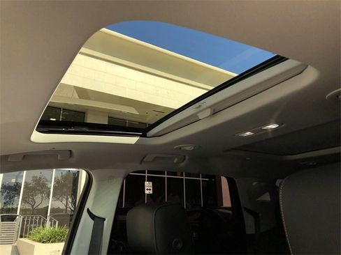 Used 2021 Chevrolet Traverse Premier w/ Redline Edition image 30