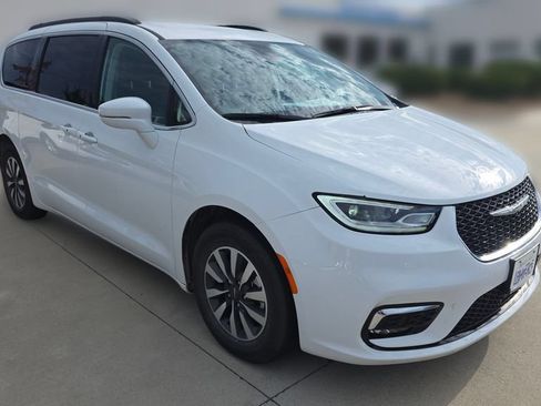Used 2022 Chrysler Pacifica Touring-L FWD image 7