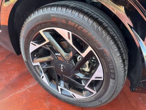 Used 2025 Kia Sportage SX image 7