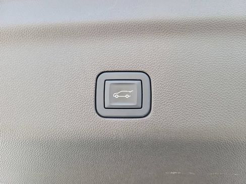 Used 2025 Chevrolet Suburban LT AWD/4WD image 11