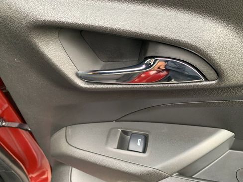 Used 2025 Chevrolet Trax RS w/ Sunroof Package image 28