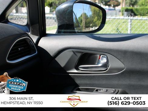 Used 2025 Chrysler Pacifica Select FWD image 17