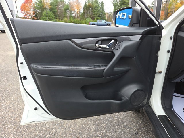 Used 2018 Nissan Rogue SV FWD image 22