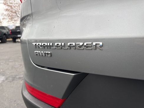 Used 2025 Chevrolet TrailBlazer LT image 11
