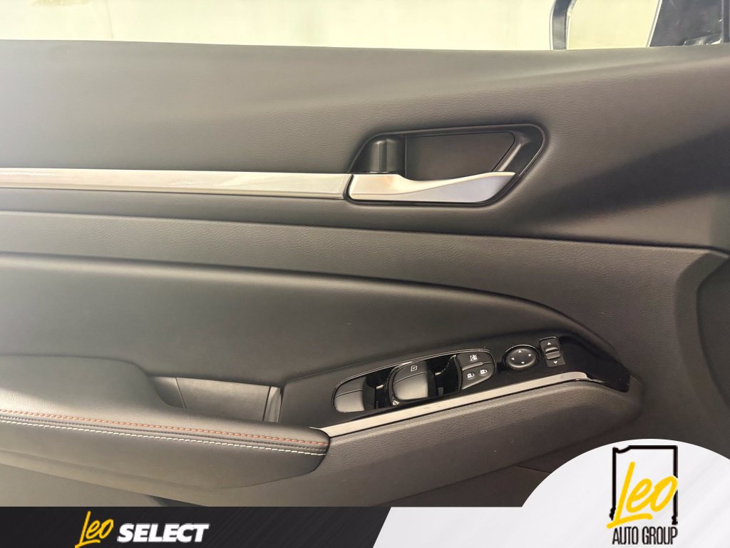Used 2024 Nissan Altima 2.5 SR w/ SR Premium Package FWD image 17