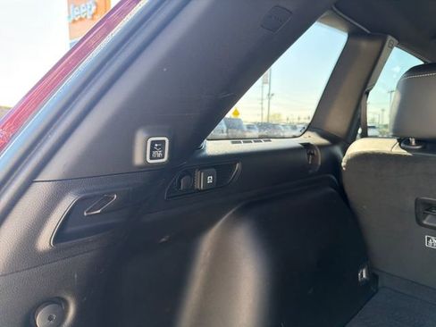 Used 2025 Jeep Grand Cherokee Altitude image 32