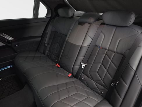 New 2026 BMW 750e xDrive w/ Executive Package AWD/4WD image 14