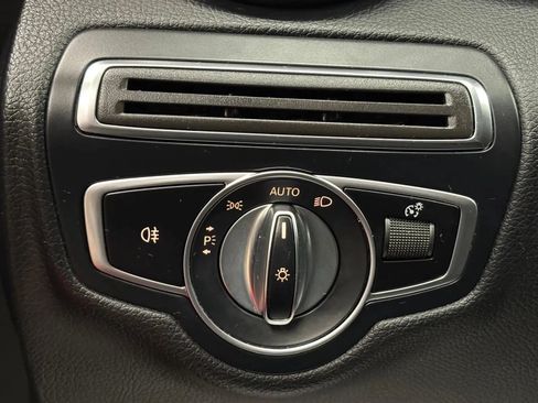 Used 2019 Mercedes-Benz C 300 4MATIC Sedan image 31