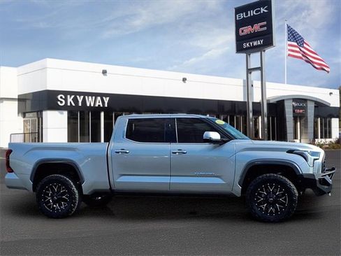 Used 2023 Toyota Tundra Limited image 4