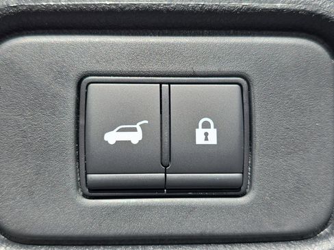 New 2025 Nissan Pathfinder SL image 14