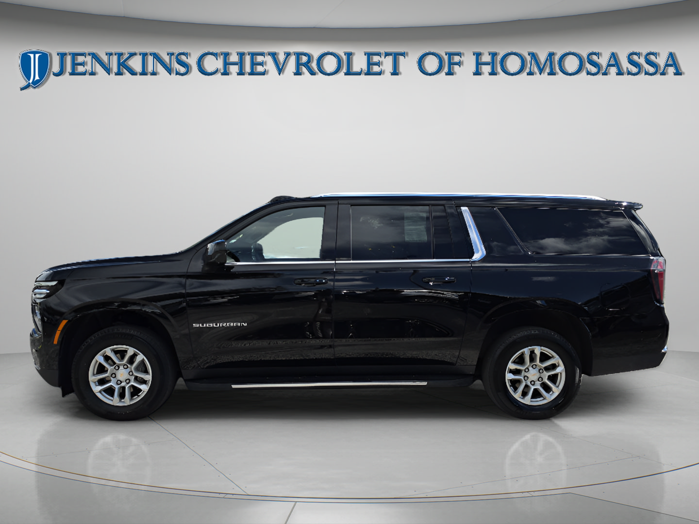Used 2025 Chevrolet Suburban LT RWD image 9