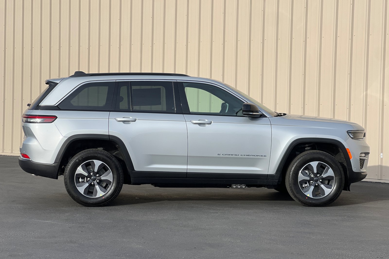 New 2024 Jeep Grand Cherokee Limited 4xe w/ Luxury Tech Group II AWD/4WD image 7