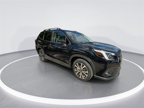 Used 2023 Subaru Forester Limited image 2