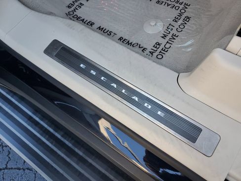 Certified 2022 Cadillac Escalade ESV Premium Luxury Platinum w/ Heavy-Duty Trailer Package image 27