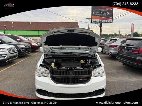 Used 2016 Dodge Grand Caravan SXT FWD image 9