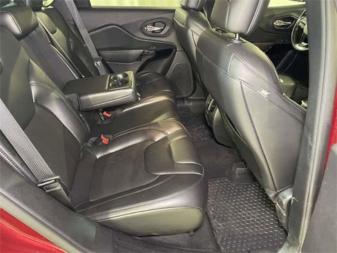 Used 2020 Jeep Cherokee Latitude Plus image 19