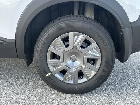 New 2026 Nissan Kicks S image 19