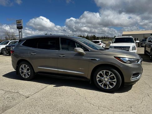 Used 2018 Buick Enclave Avenir image 4