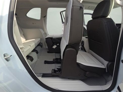 New 2026 GMC Acadia Denali w/ Super Cruise Package image 37