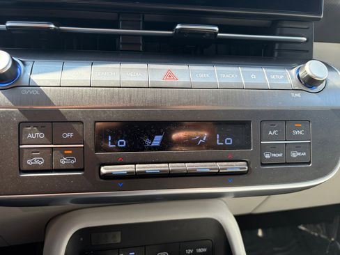 Used 2025 Hyundai Kona SEL AWD/4WD image 16