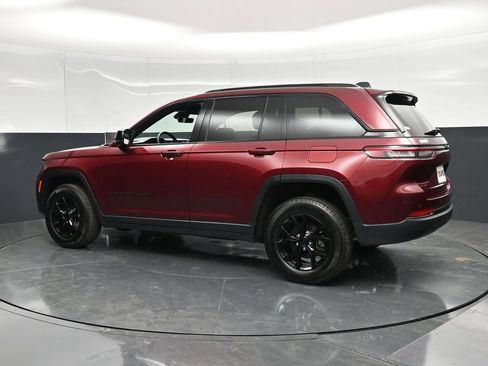 Used 2025 Jeep Grand Cherokee Altitude AWD/4WD image 9