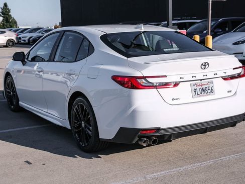 Used 2025 Toyota Camry SE FWD image 6