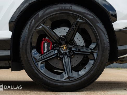 Used 2019 Lamborghini Urus AWD/4WD image 9