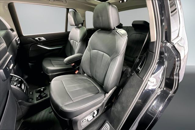 Used 2022 BMW X7 xDrive40i w/ Executive Package AWD/4WD image 22