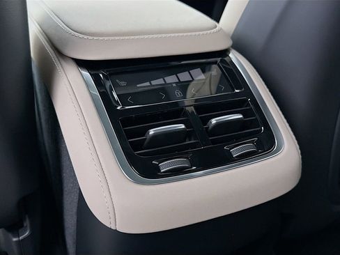 New 2026 Volvo XC90 B6 Plus w/ Protection Package Premier image 26