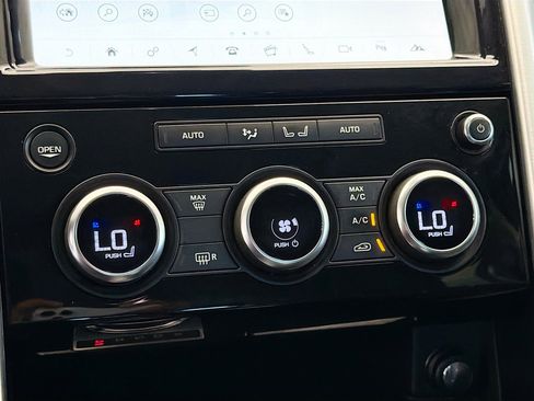 Used 2017 Land Rover Discovery HSE Luxury image 10