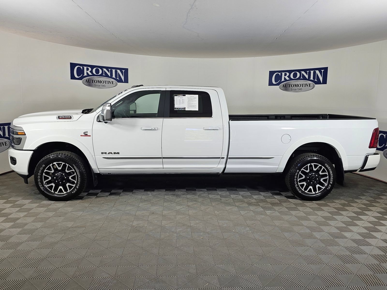 Used 2025 RAM 3500 Limited AWD/4WD image 38