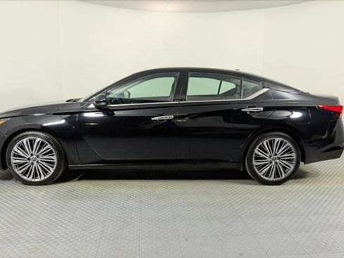 Used 2023 Nissan Altima 2.5 SL image 3