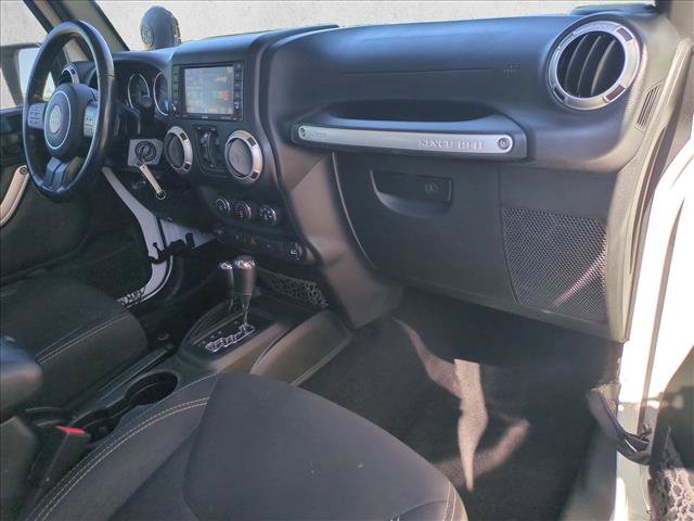 Used 2018 Jeep Wrangler Unlimited Sahara w/ Connectivity Group AWD/4WD image 20