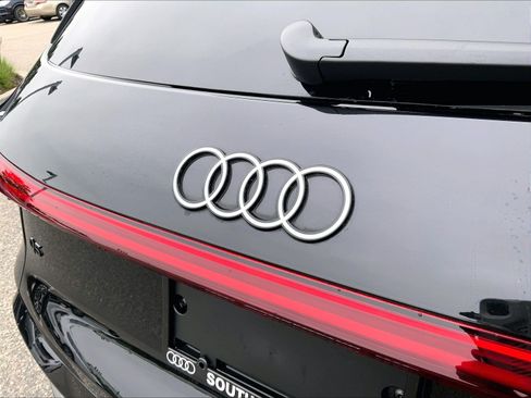 Used 2025 Audi Q5 Premium w/ Convenience Package AWD/4WD image 30