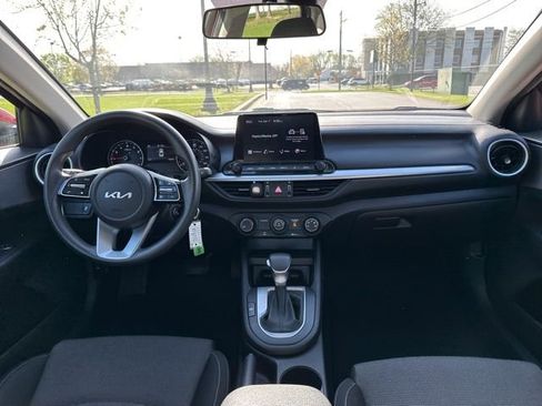 Certified 2022 Kia Forte LXS FWD image 3