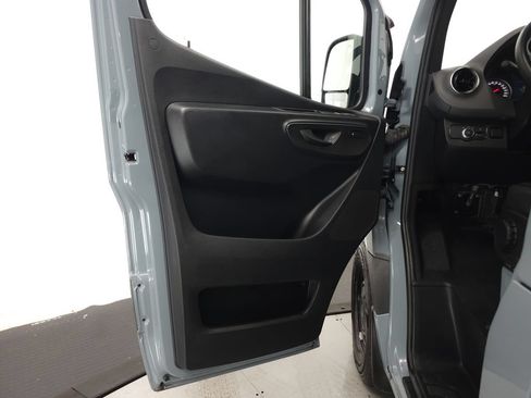 Used 2025 Mercedes-Benz Sprinter 2500 image 5
