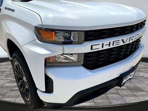 Used 2020 Chevrolet Silverado 1500 Custom w/ Custom Value Package AWD/4WD image 35