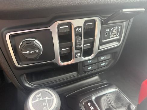 Used 2024 Jeep Gladiator Sport AWD/4WD image 26