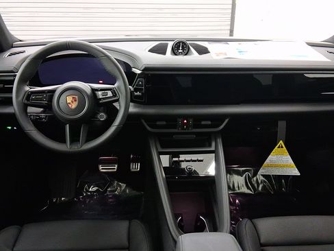 Used 2025 Porsche Macan 4S Electric AWD/4WD image 15