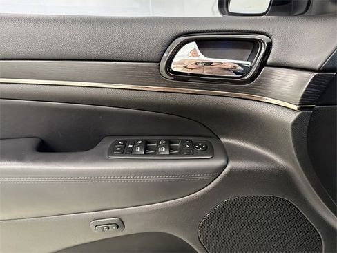 Used 2020 Jeep Grand Cherokee High Altitude image 24
