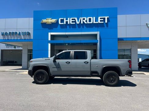 Used 2025 Chevrolet Silverado 2500 ZR2 w/ Technology Package AWD/4WD image 1